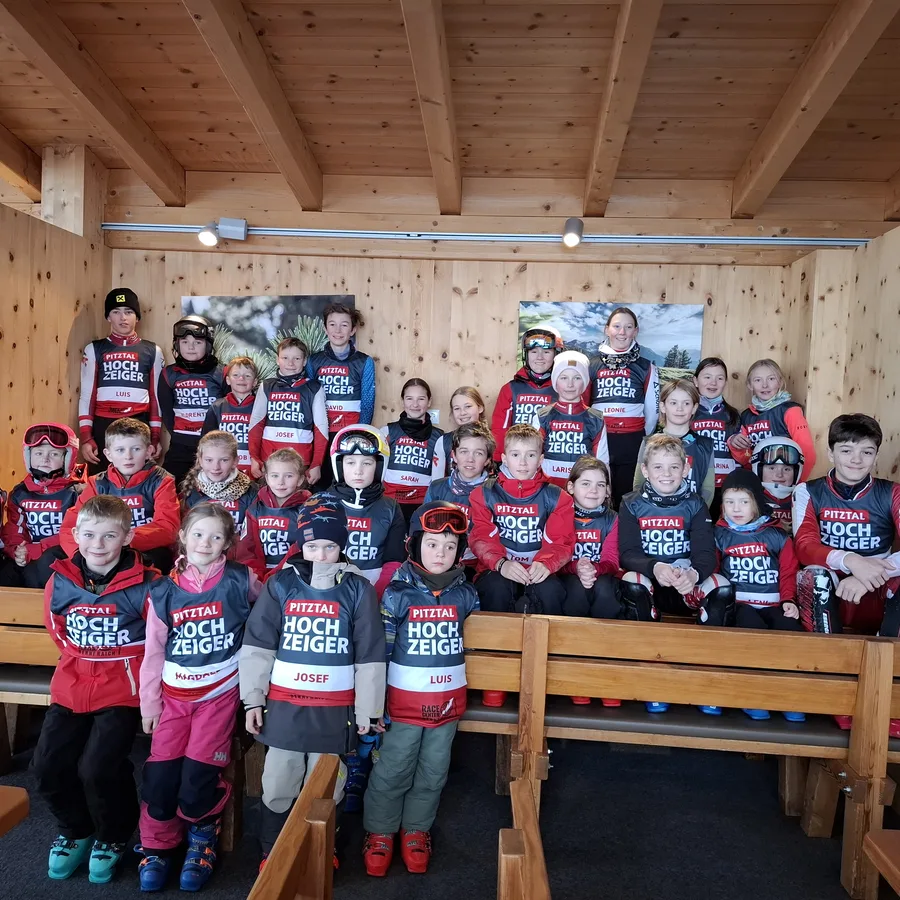 Nachwuchsgruppe der TG Vorderes Pitztal im Schnee